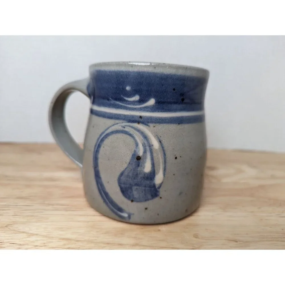 Lynn Lais‎ Stoneware Mug marked Studio pottery wave blue gray white 3 1/2 inch